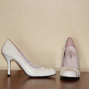 Vintage Wild Diva White Pumps